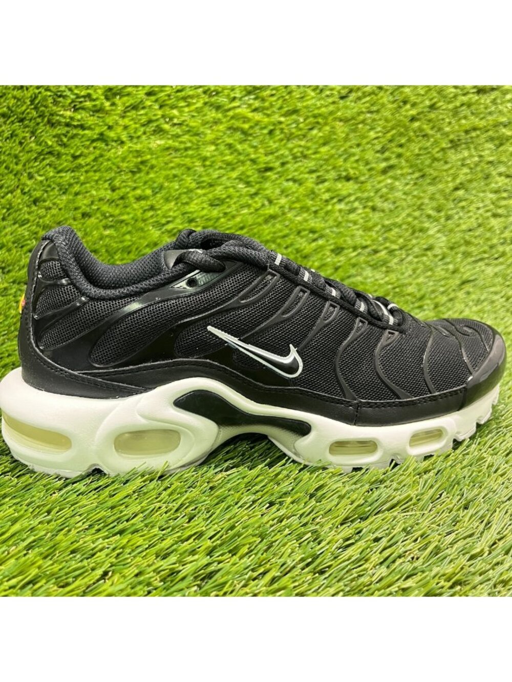 Nike Air Max Plus Womens Size 7 Black White Athletic Running Shoes Sneakers